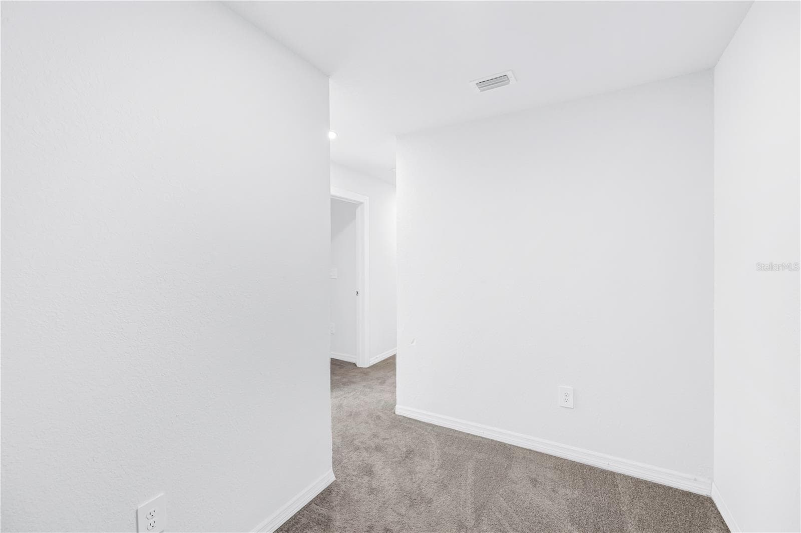 Single Family Residence at 835 QUEENSBORO AVE S, ST PETERSBURG, photo 9 of 33