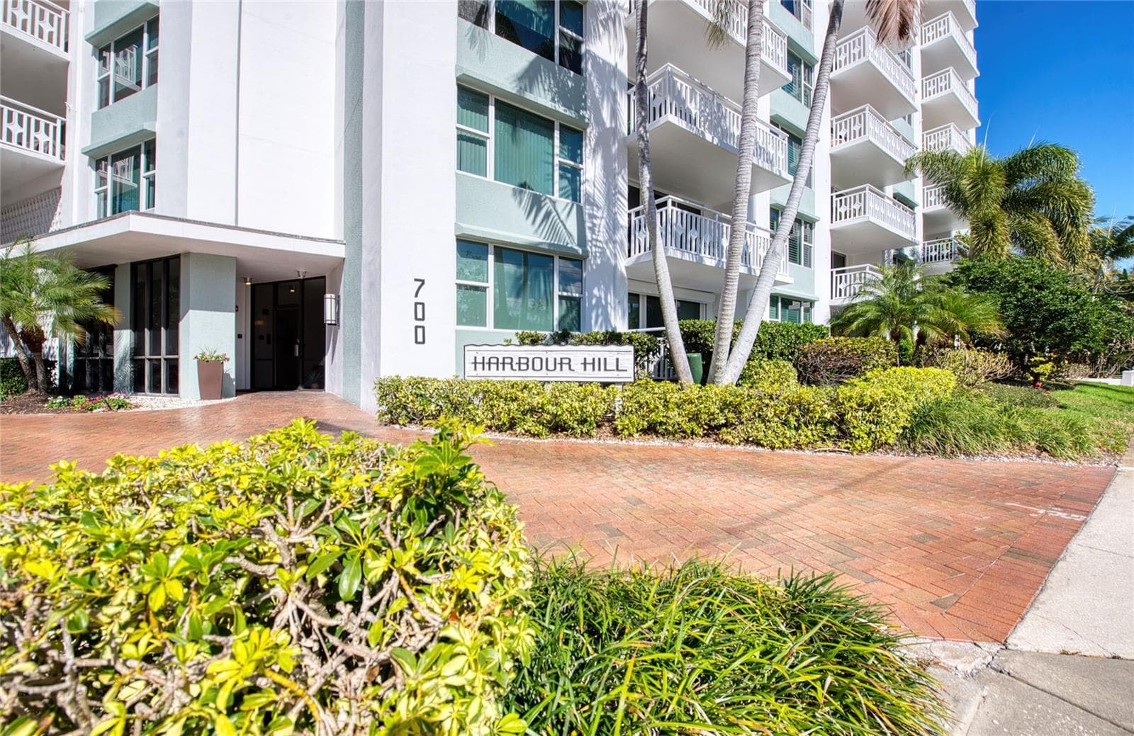 700 BEACH DR NE #701