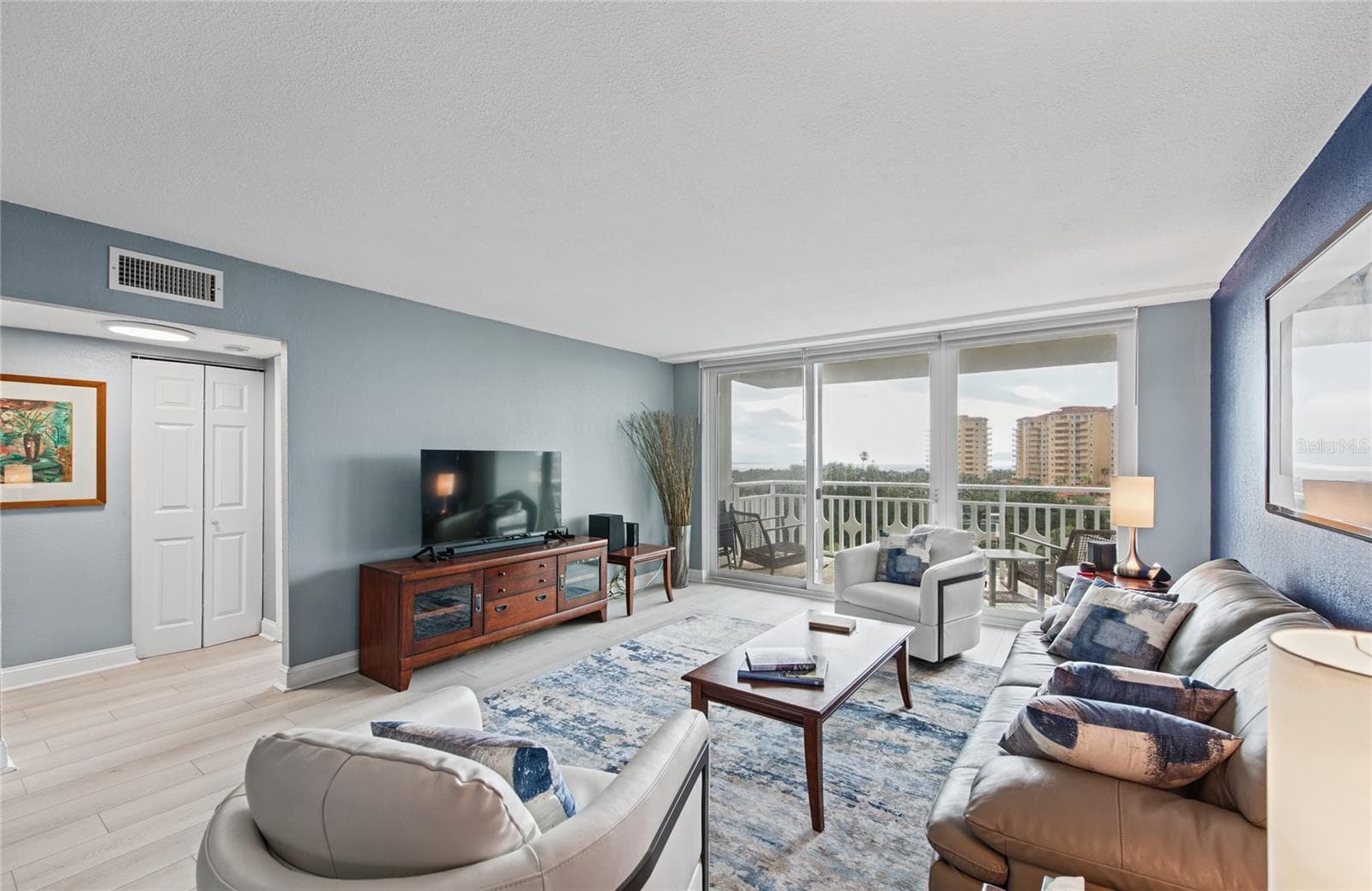 Condominium at 700 BEACH DR NE #701, ST PETERSBURG, photo 4 of 57