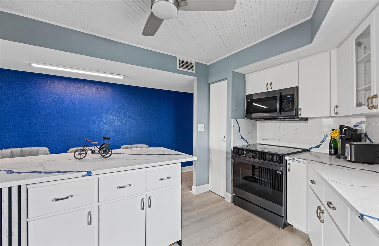 Condominium at 700 BEACH DR NE #701, ST PETERSBURG, photo 19 of 57