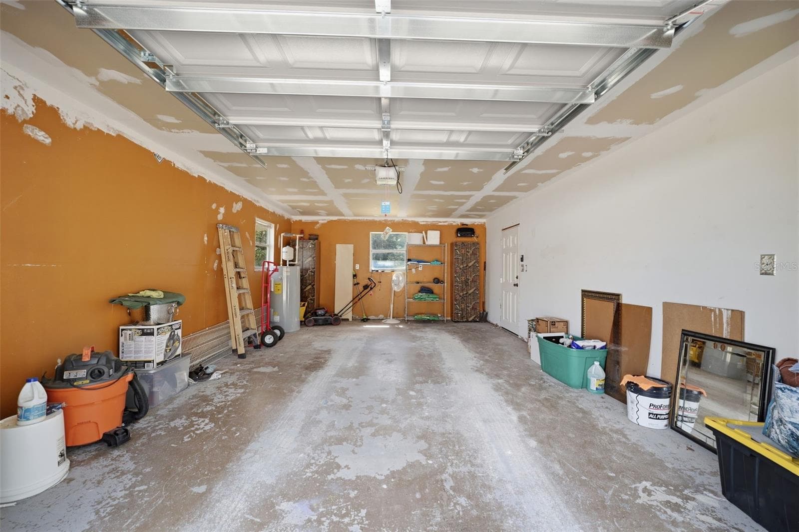 Garage - 10360 GOLDEN AVE, WEEKI WACHEE