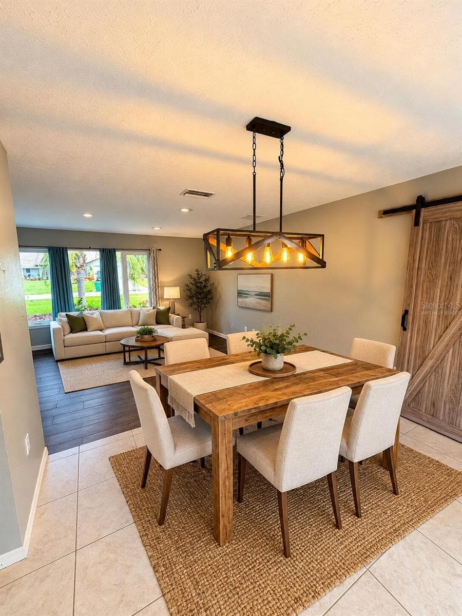 Virtually Staged - 423 WATERSIDE ST, PORT CHARLOTTE