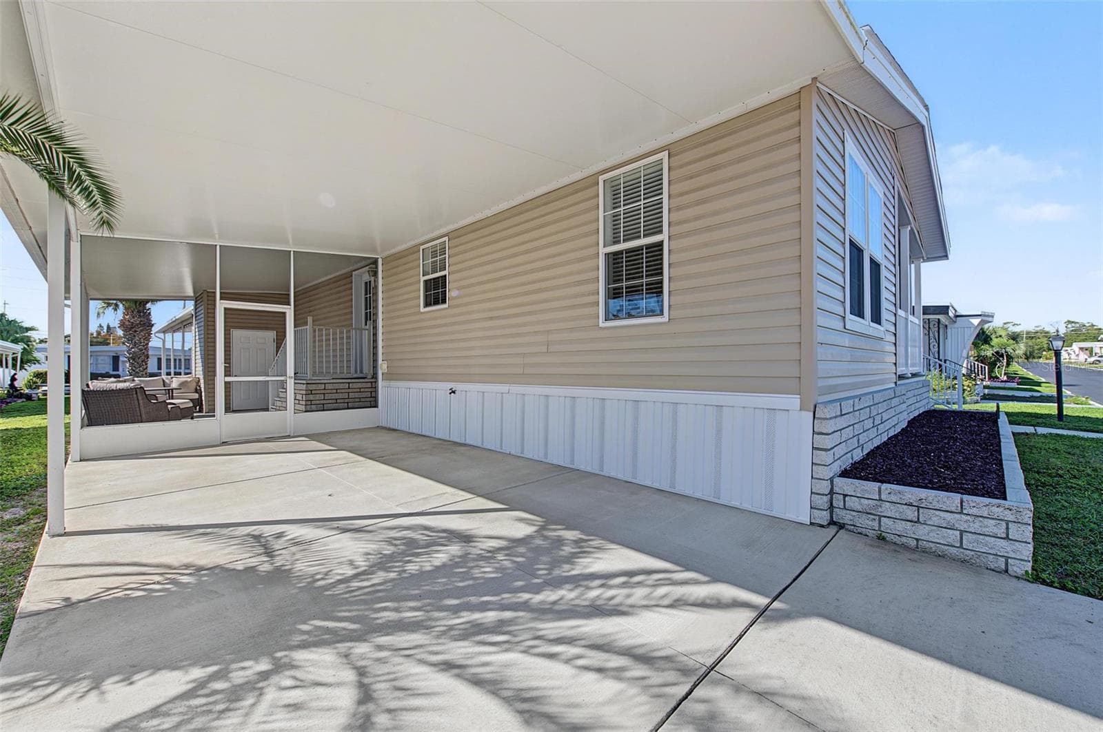 Manufactured Home at 20000 US HIGHWAY 19 N #705, CLEARWATER, photo 5 of 39