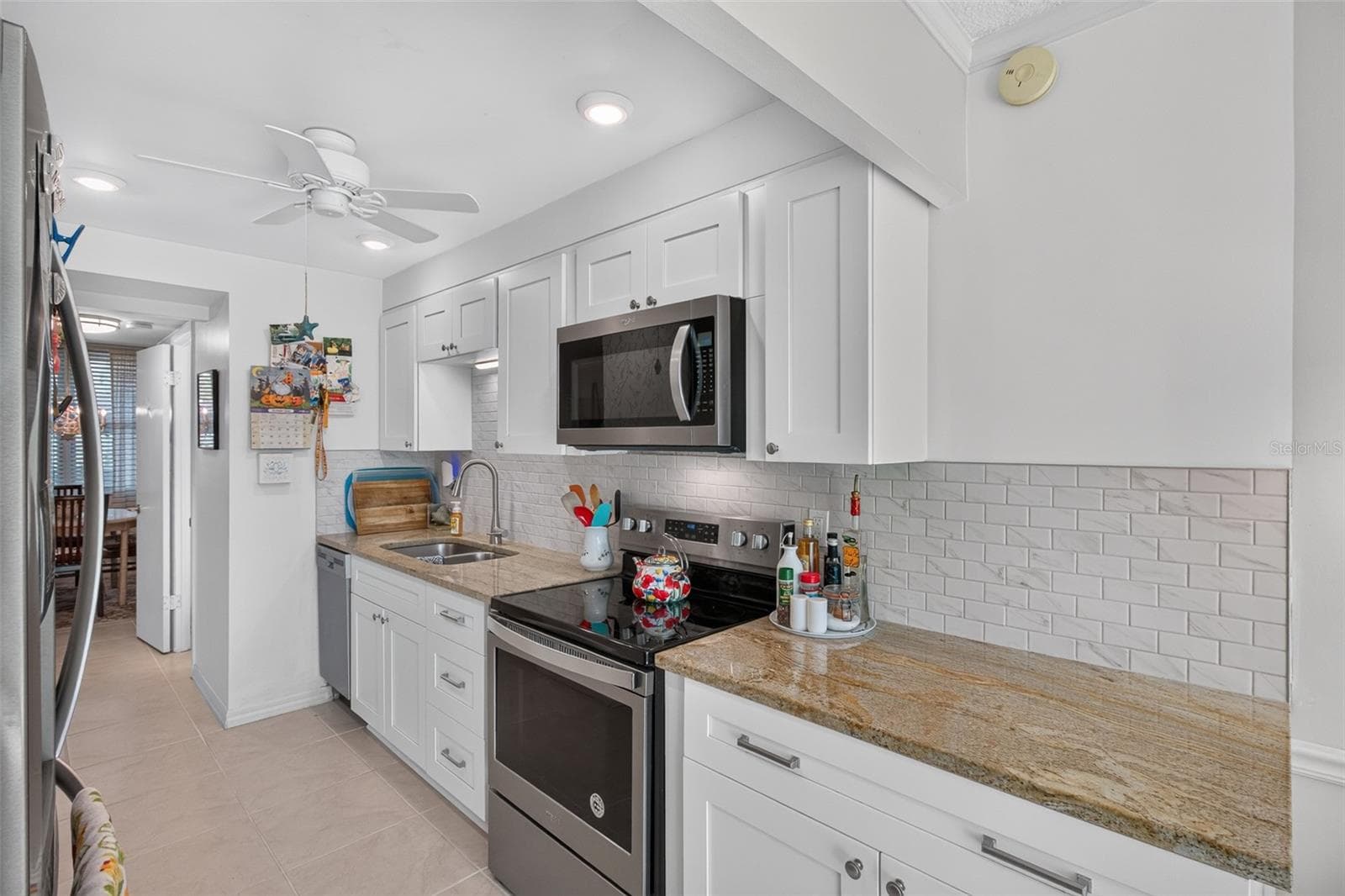 Lots of space to prep your meals - 5095 BAY ST NE #104, ST PETERSBURG