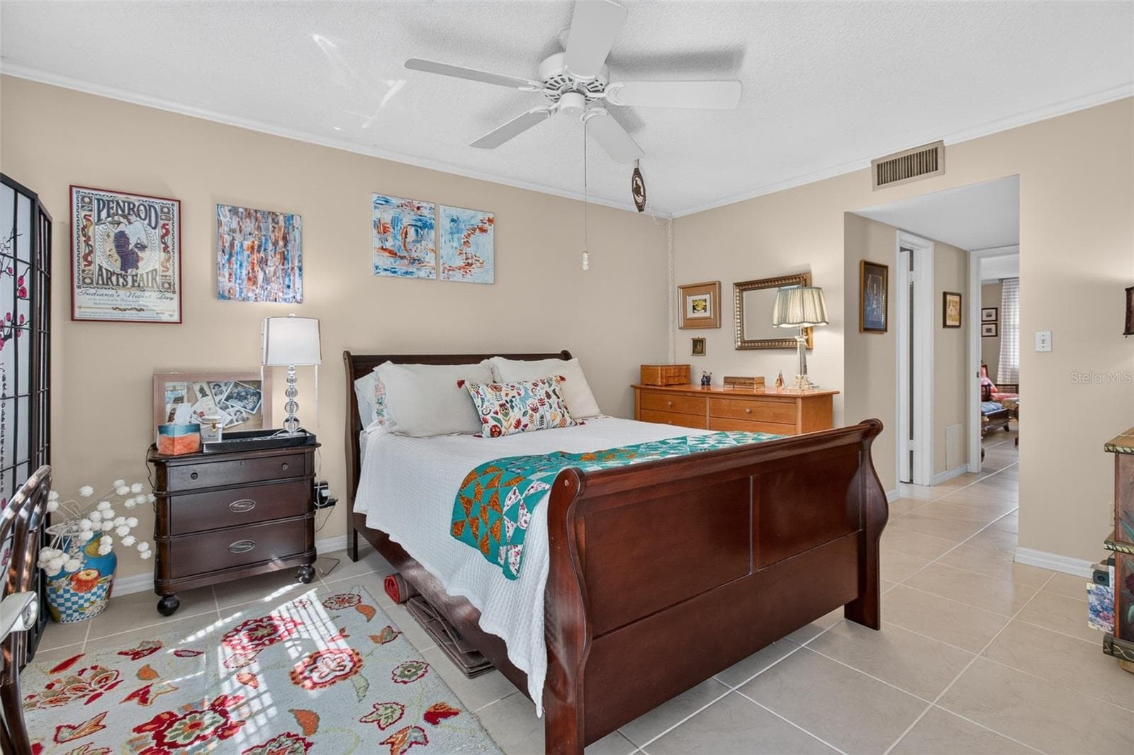 Spacious bedroom - 5095 BAY ST NE #104, ST PETERSBURG