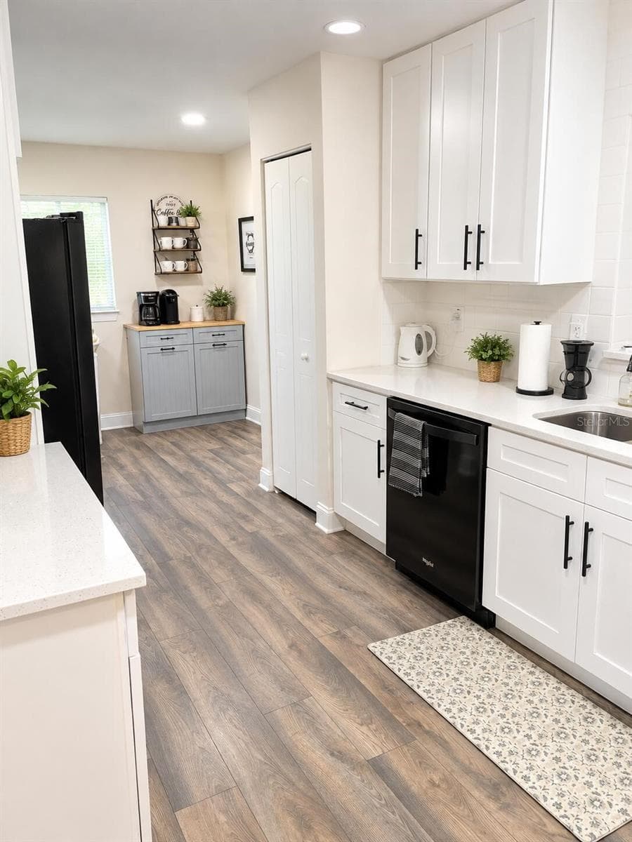 Single Family Residence at 224 INVERNESS AVE, TEMPLE TERRACE, photo 2 of 10