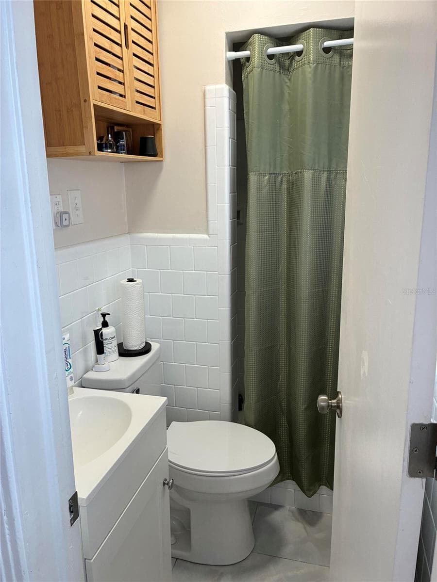 Single Family Residence at 224 INVERNESS AVE, TEMPLE TERRACE, photo 9 of 10