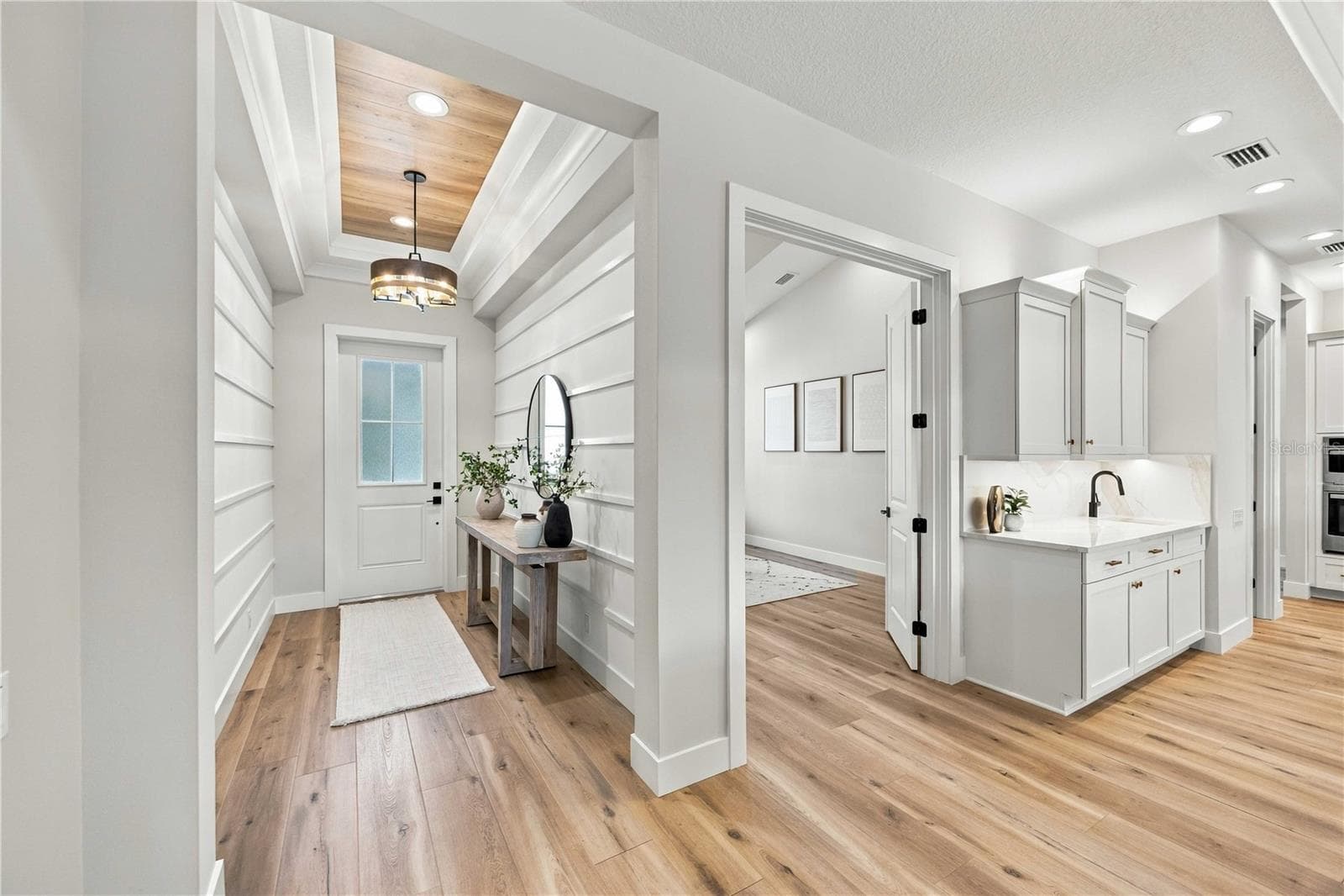 Single Family Residence at 18035 HOME RUN DR, VENICE, photo 11 of 86