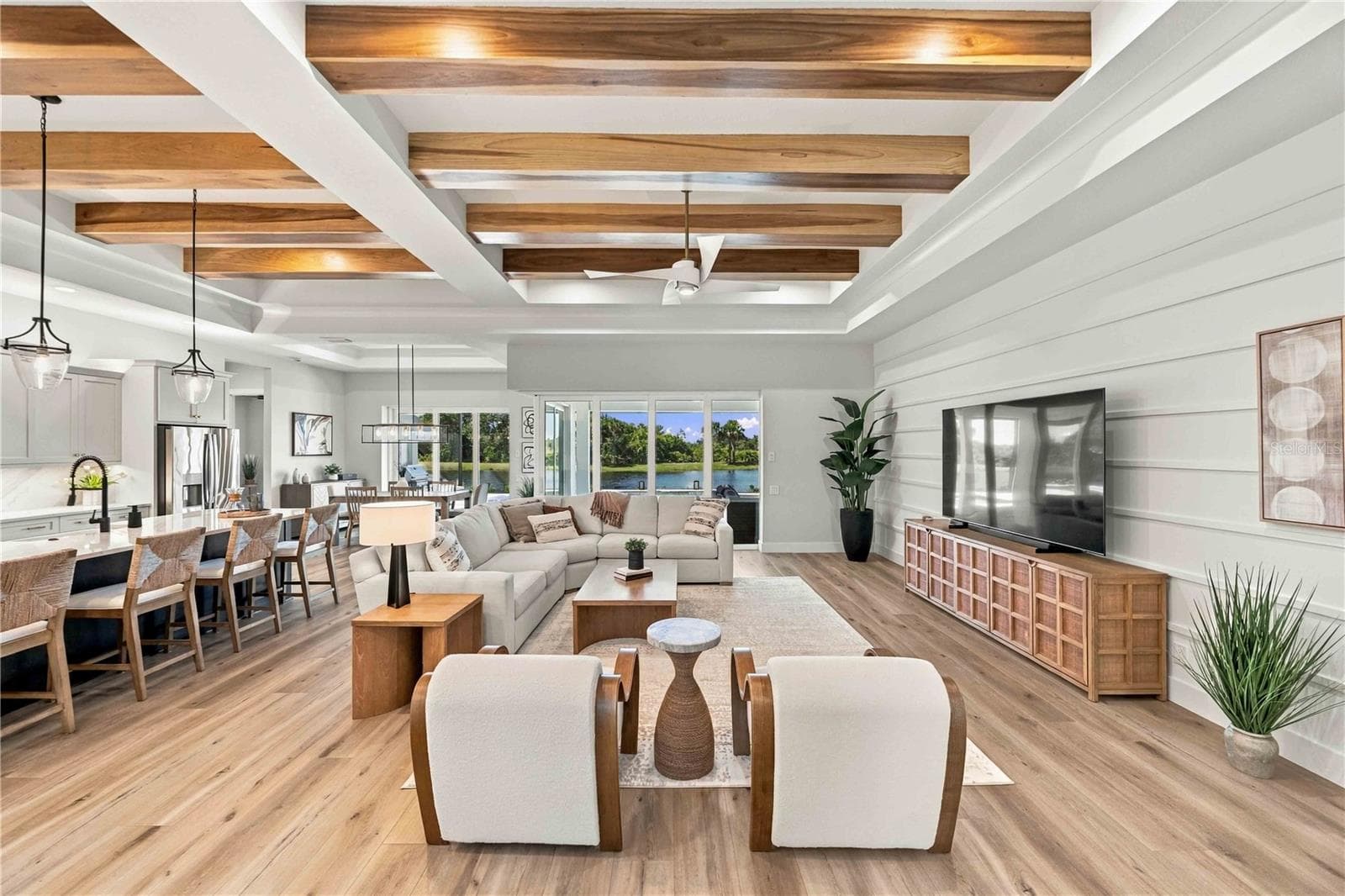 Single Family Residence at 18035 HOME RUN DR, VENICE, photo 12 of 86