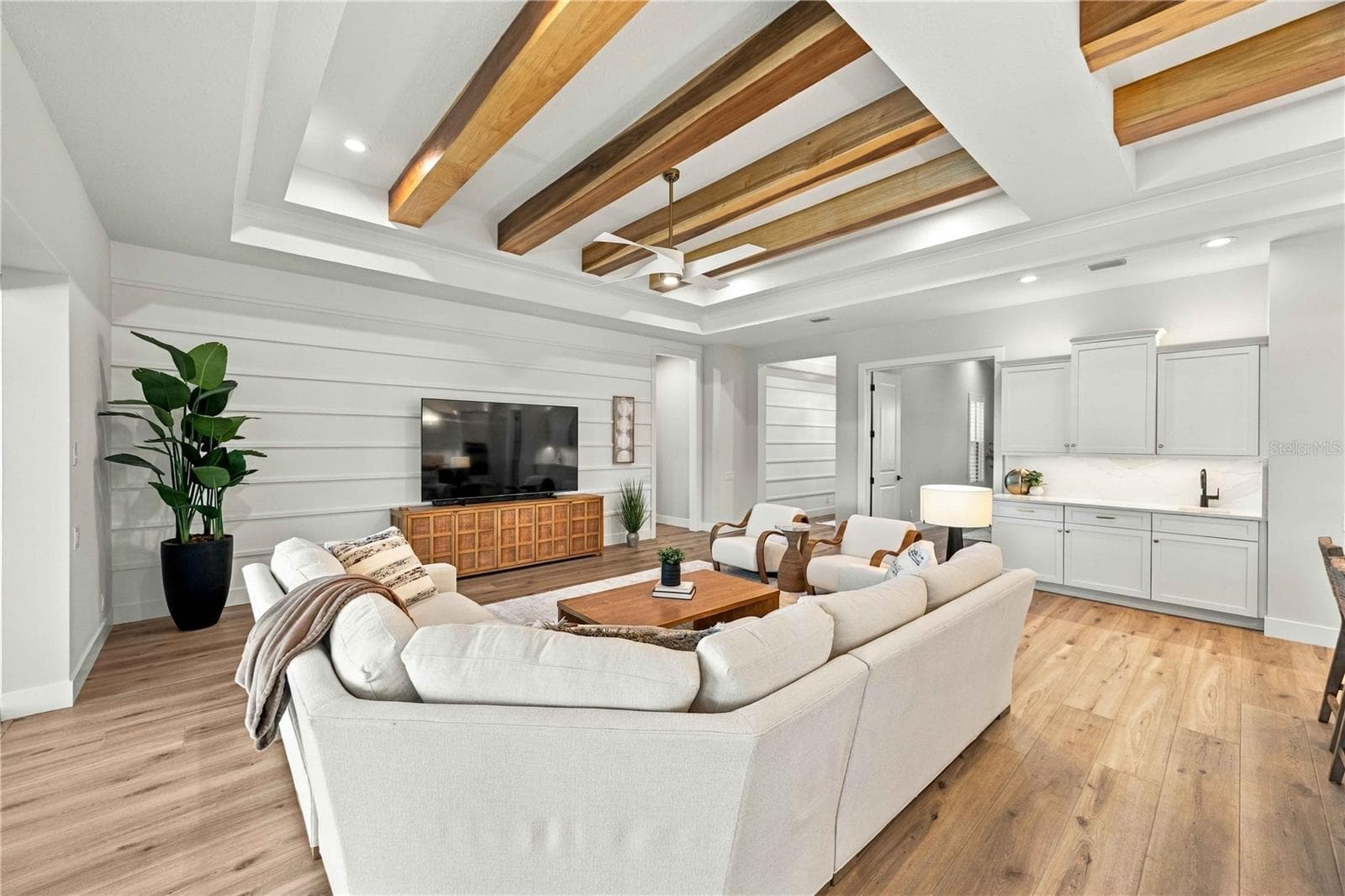 Single Family Residence at 18035 HOME RUN DR, VENICE, photo 14 of 86