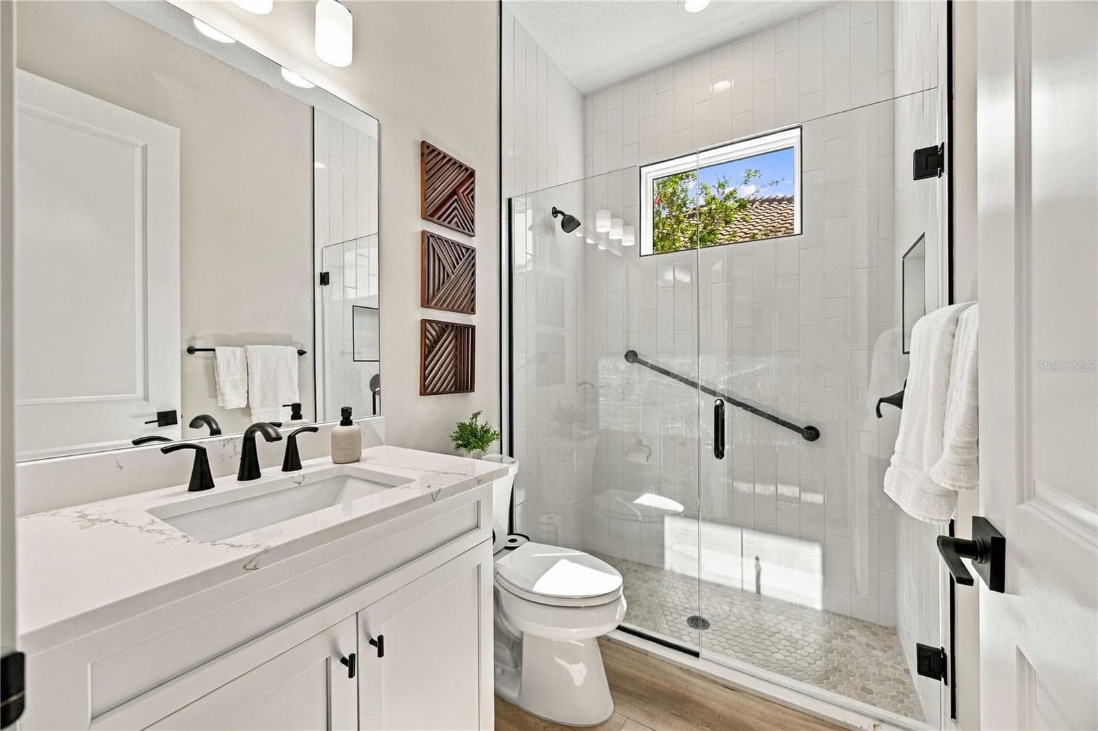 Single Family Residence at 18035 HOME RUN DR, VENICE, photo 42 of 86