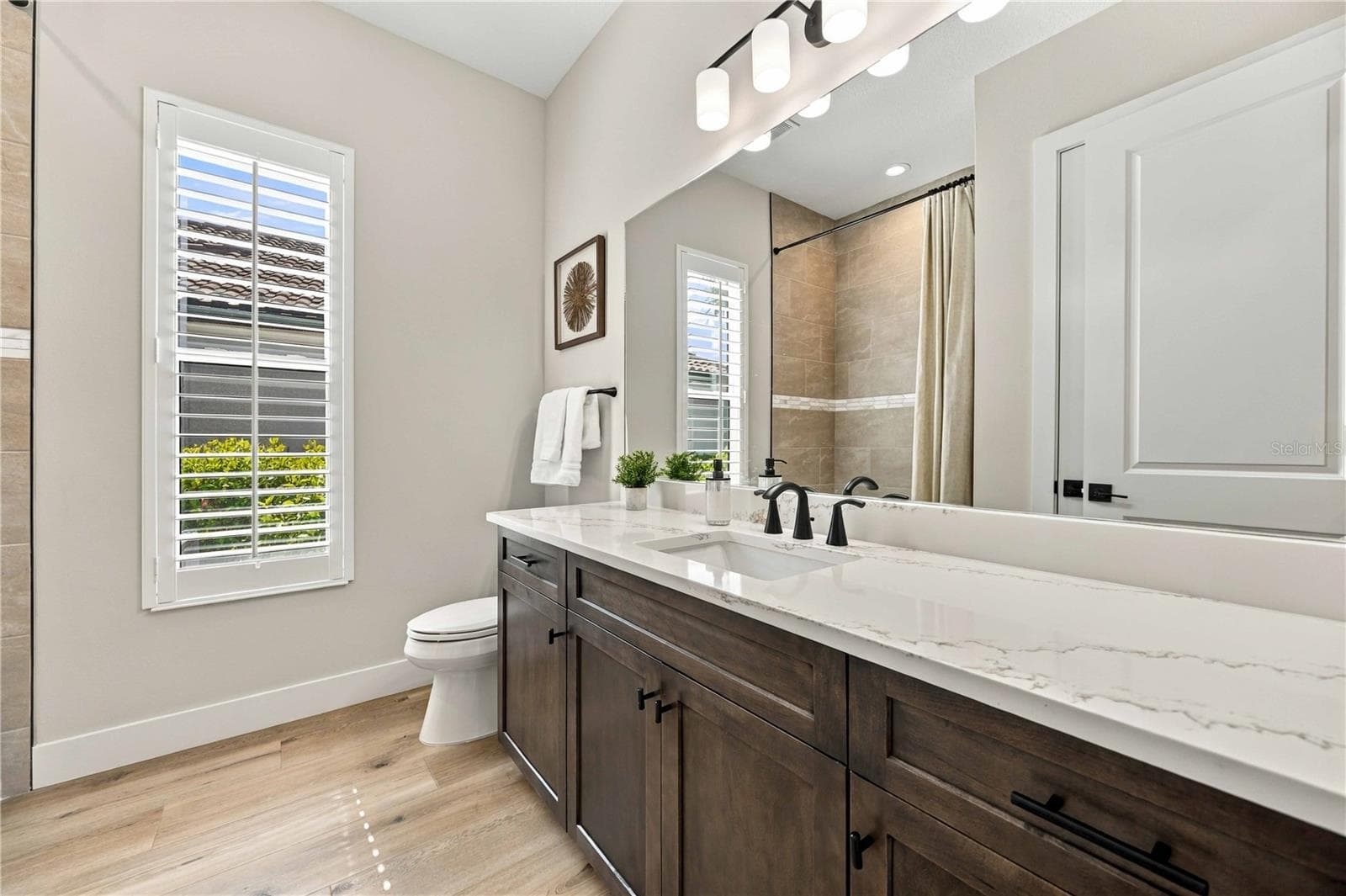 Single Family Residence at 18035 HOME RUN DR, VENICE, photo 46 of 86
