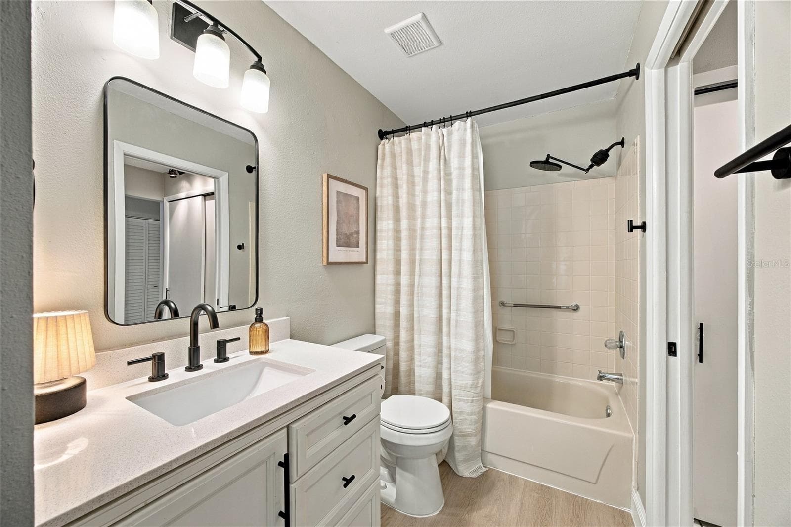 Guest Bathroom - 4008 SHORESIDE CIR, TAMPA