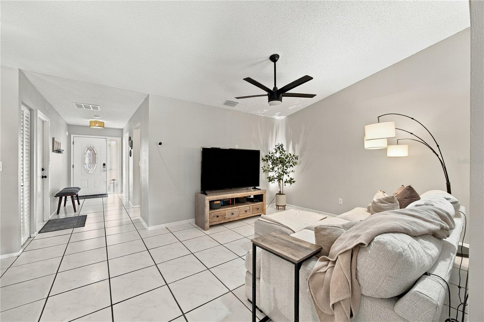 Living Room 2 - 4008 SHORESIDE CIR, TAMPA