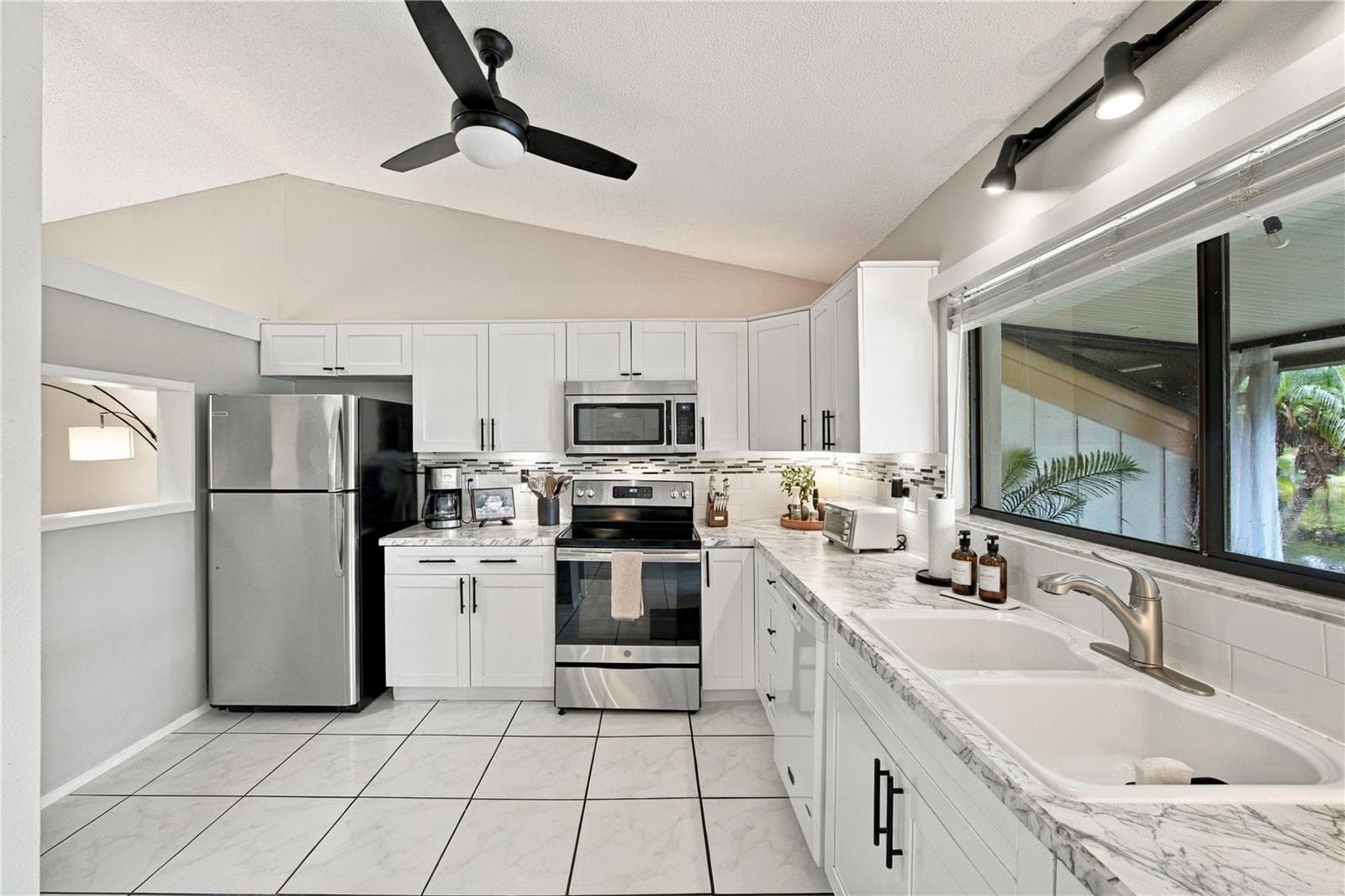 Kitchen 2 - 4008 SHORESIDE CIR, TAMPA