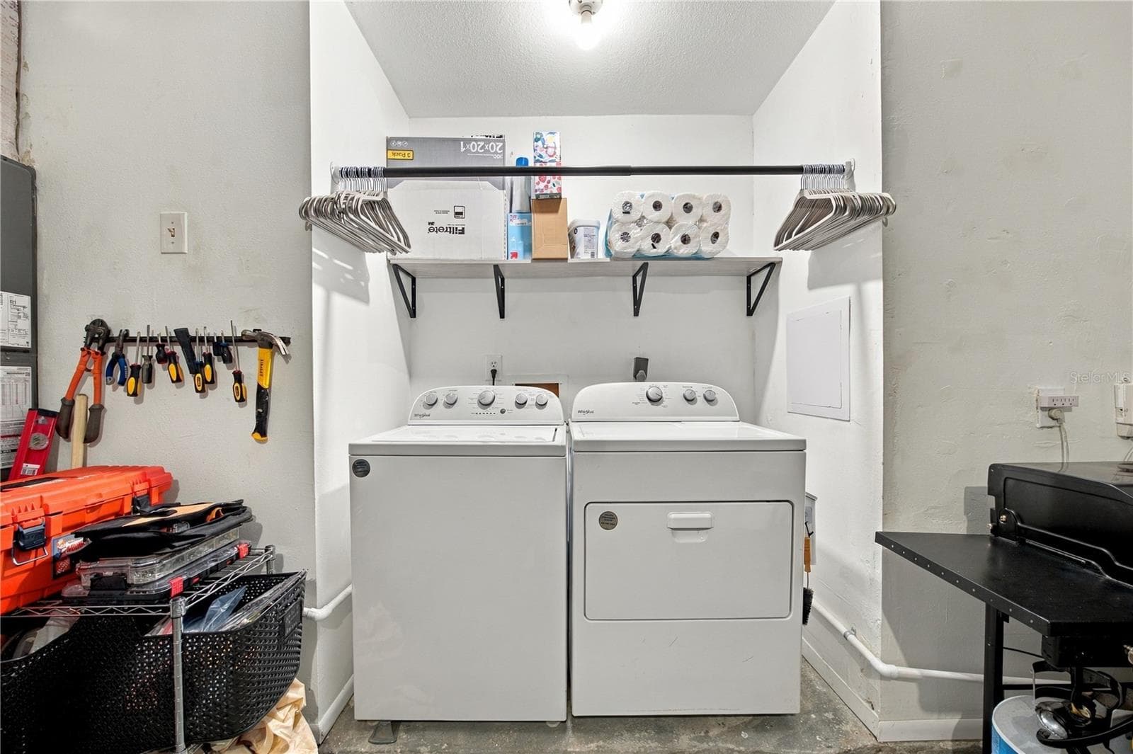 Laundry in Garage - 4008 SHORESIDE CIR, TAMPA