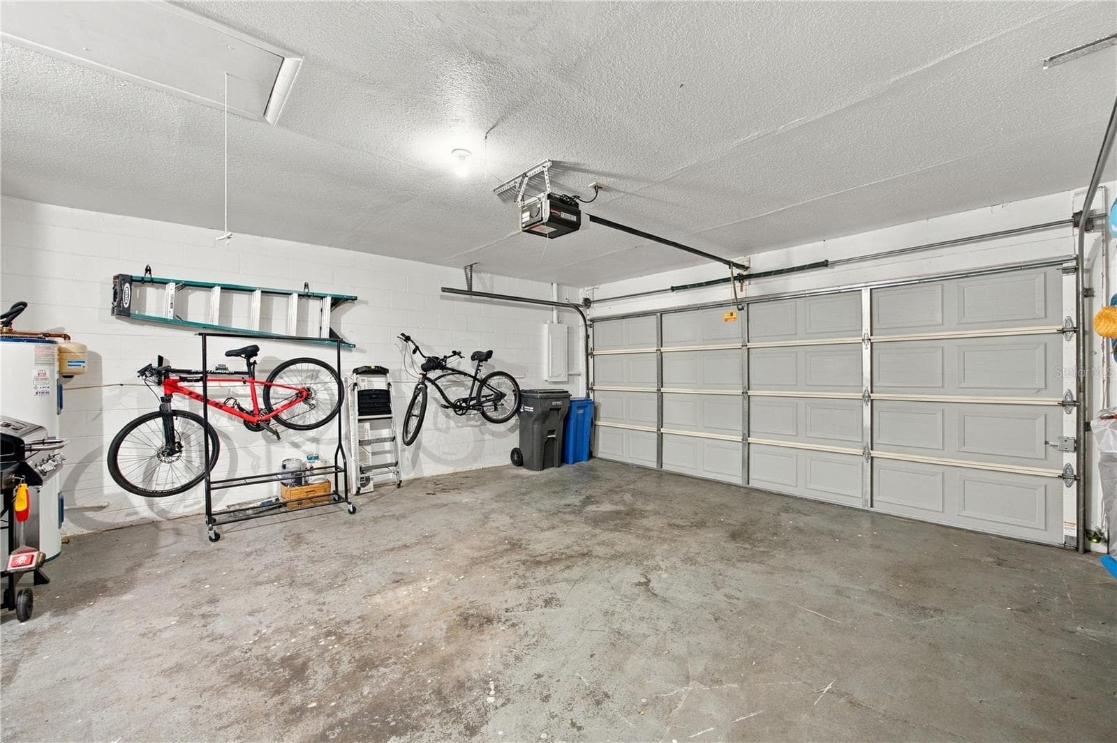 Garage - 4008 SHORESIDE CIR, TAMPA