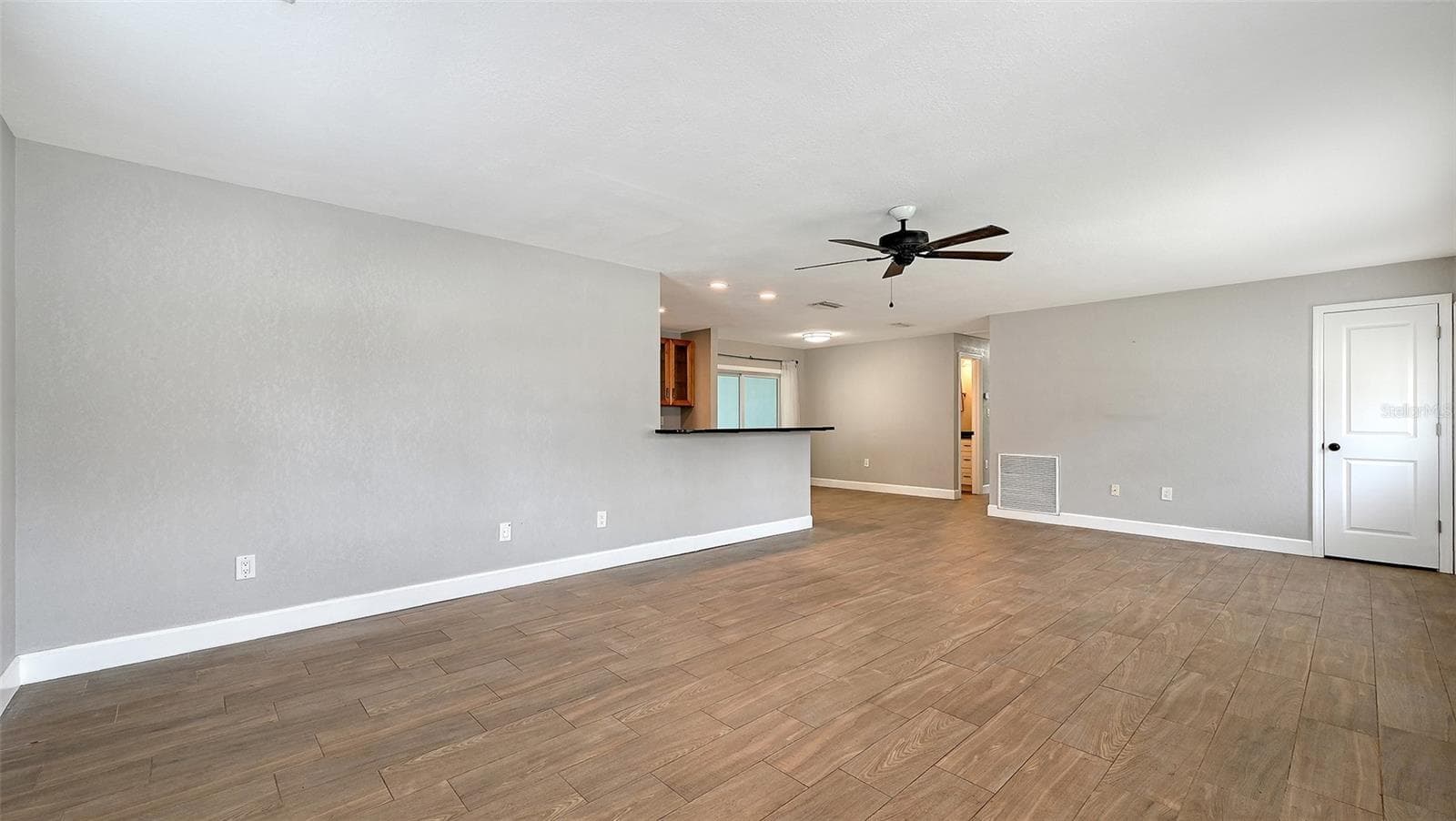 Single Family Residence at 5044 BROOKMEADE DR, SARASOTA, photo 6 of 39