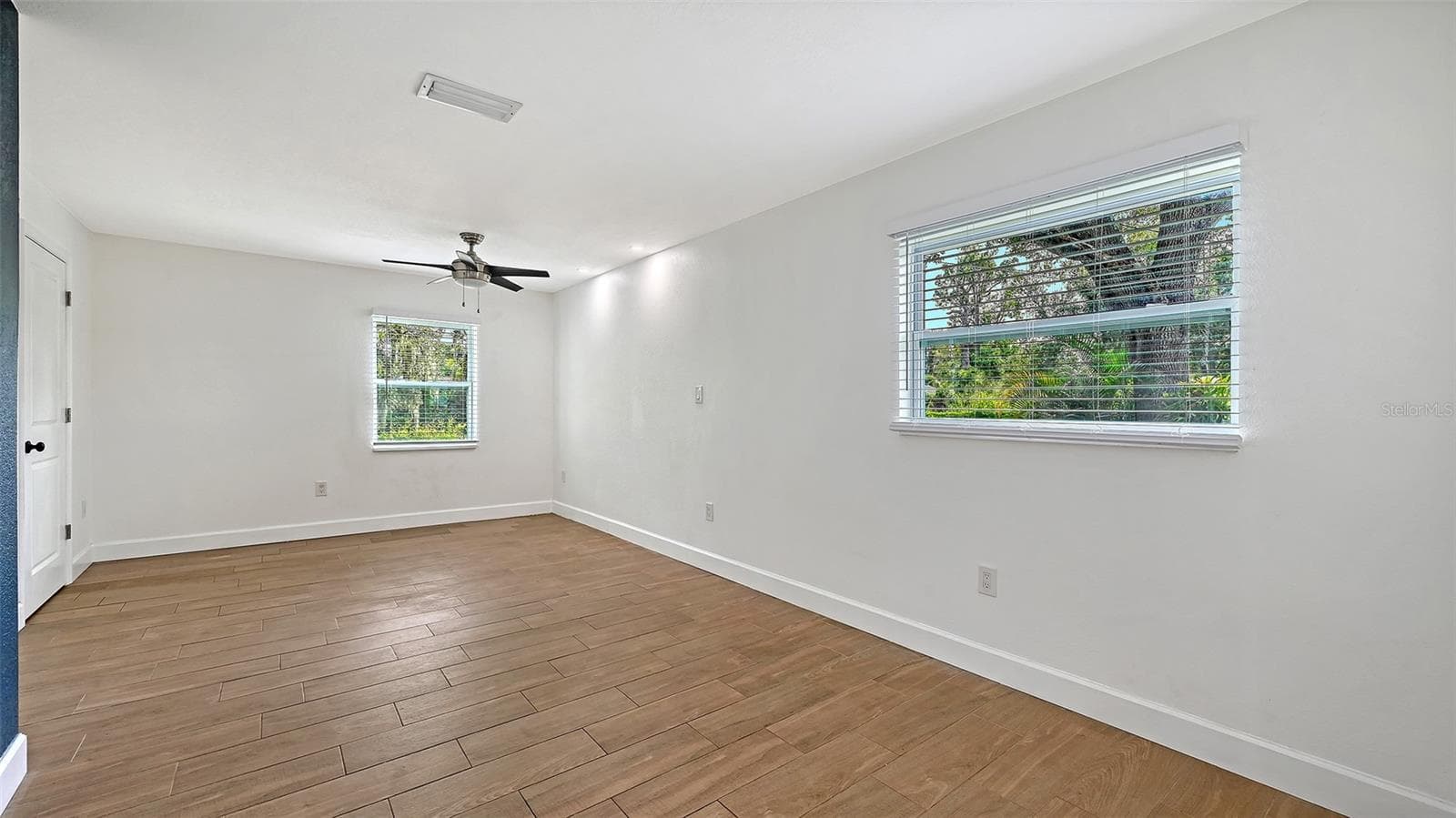 Single Family Residence at 5044 BROOKMEADE DR, SARASOTA, photo 12 of 39