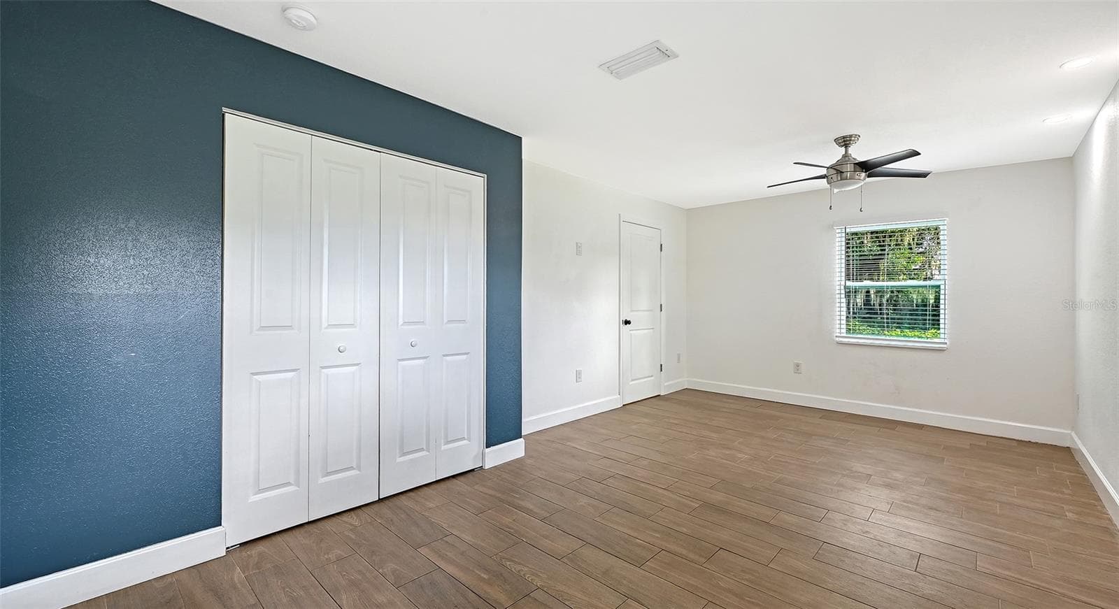 Single Family Residence at 5044 BROOKMEADE DR, SARASOTA, photo 13 of 39