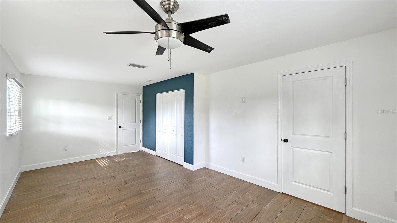 Single Family Residence at 5044 BROOKMEADE DR, SARASOTA, photo 14 of 39