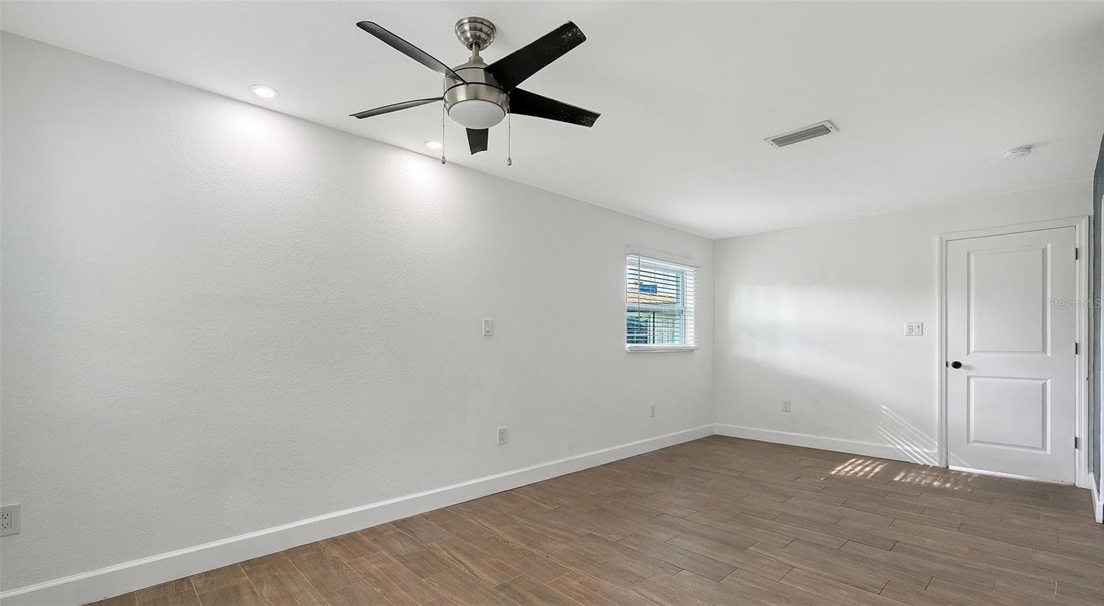 Single Family Residence at 5044 BROOKMEADE DR, SARASOTA, photo 15 of 39