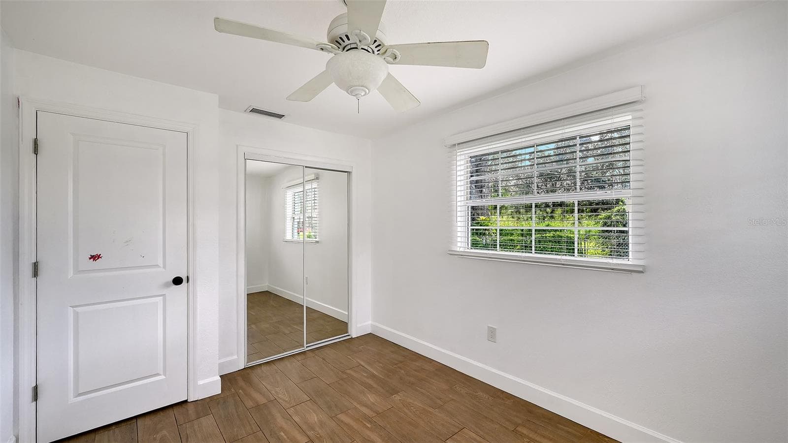 Single Family Residence at 5044 BROOKMEADE DR, SARASOTA, photo 19 of 39