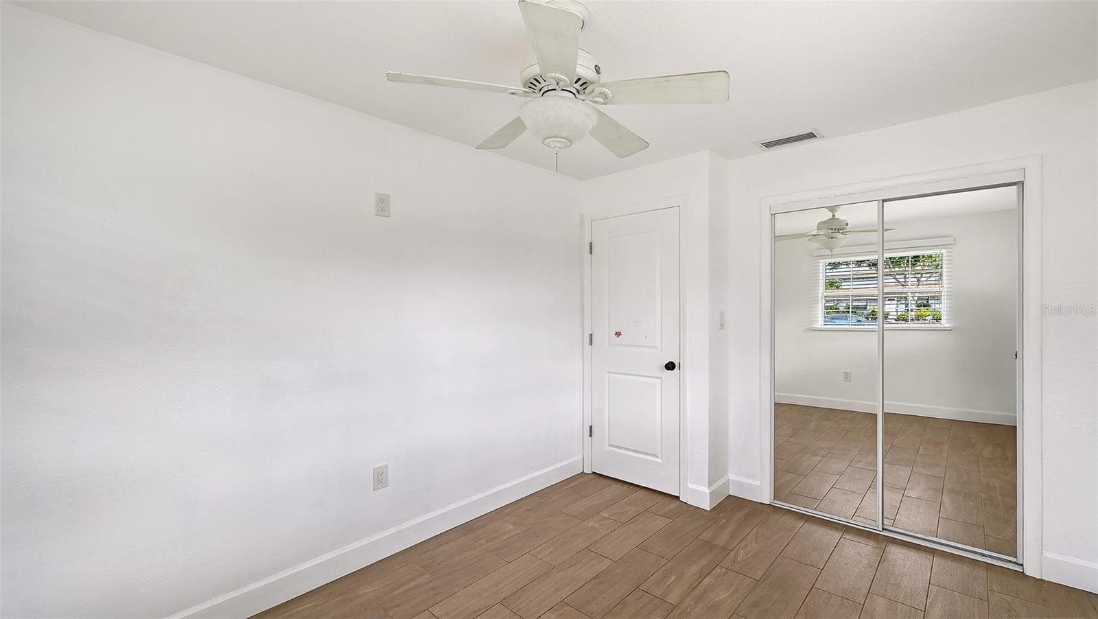 Single Family Residence at 5044 BROOKMEADE DR, SARASOTA, photo 20 of 39