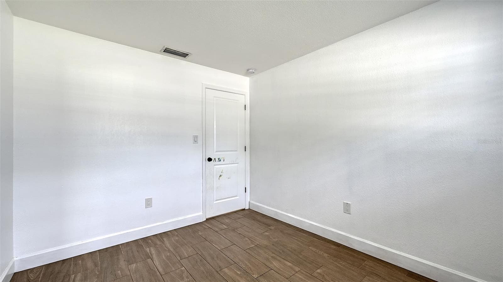 Single Family Residence at 5044 BROOKMEADE DR, SARASOTA, photo 22 of 39