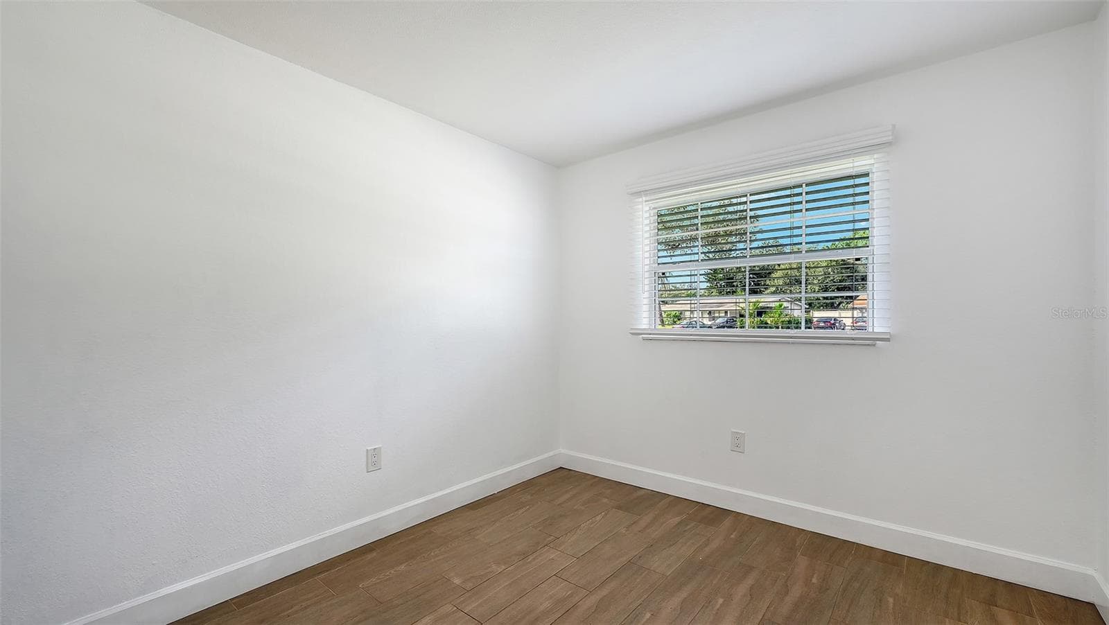 Single Family Residence at 5044 BROOKMEADE DR, SARASOTA, photo 23 of 39