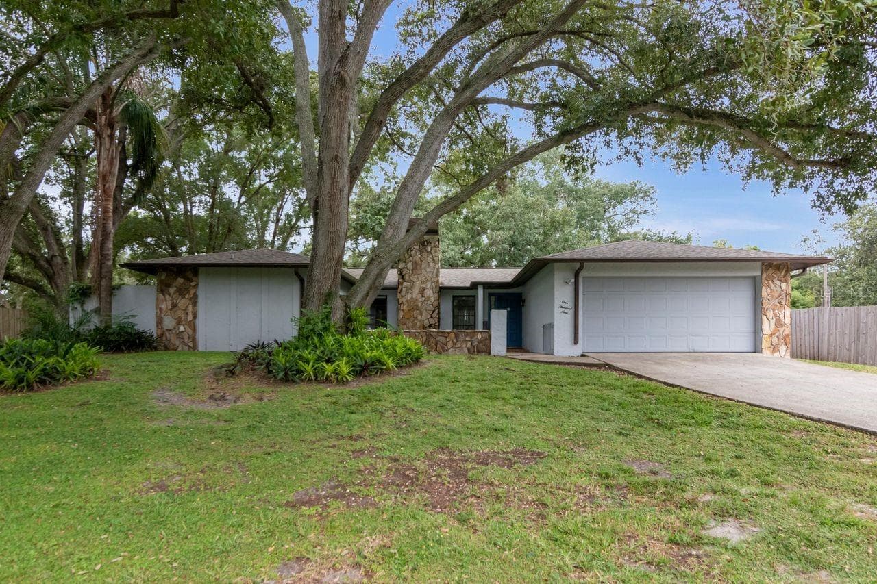 Small house on Parcel 2 - 109 OLD OAK LN, PALM HARBOR