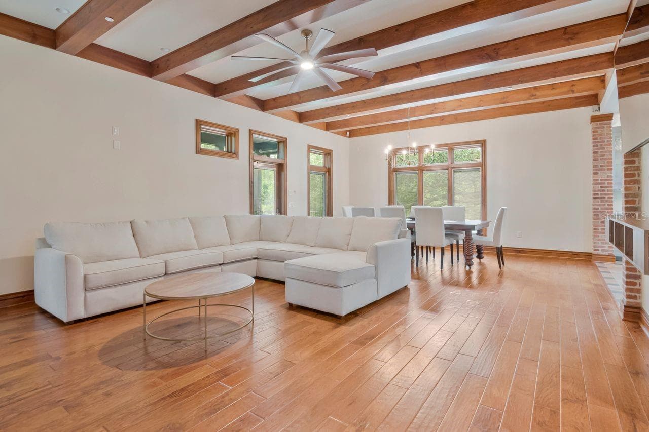 Main House - 109 OLD OAK LN, PALM HARBOR