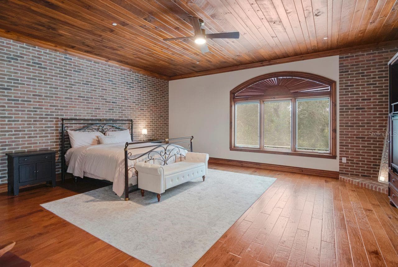 Primary bedroom - 109 OLD OAK LN, PALM HARBOR