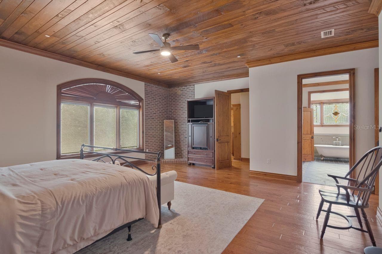 Primary bedroom - 109 OLD OAK LN, PALM HARBOR