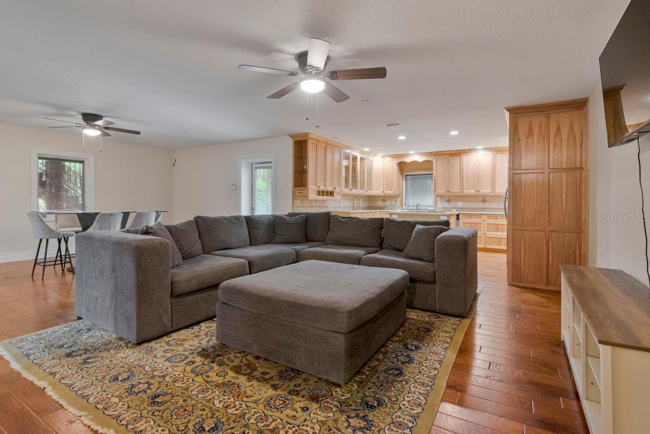 In law suite. Downstairs. - 109 OLD OAK LN, PALM HARBOR
