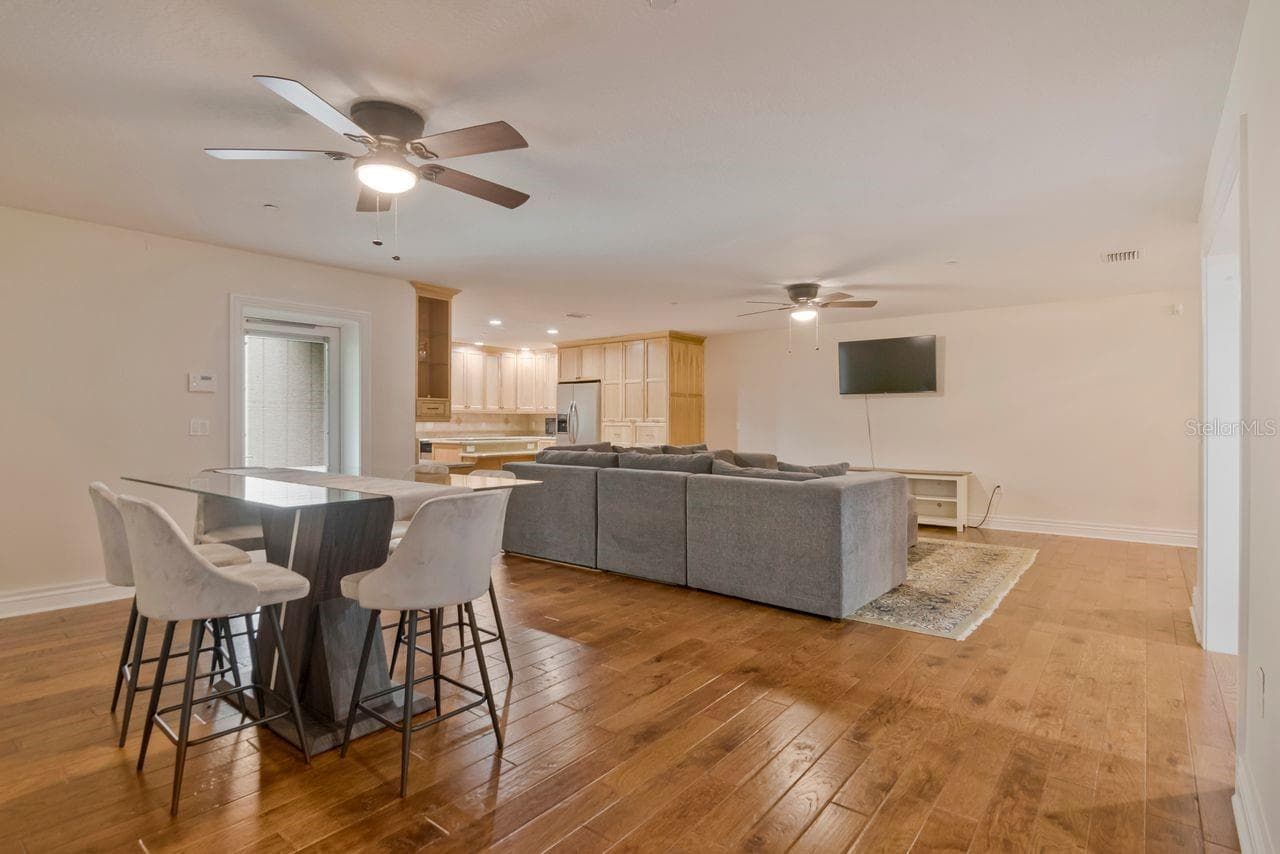 In law suite. Downstairs. - 109 OLD OAK LN, PALM HARBOR