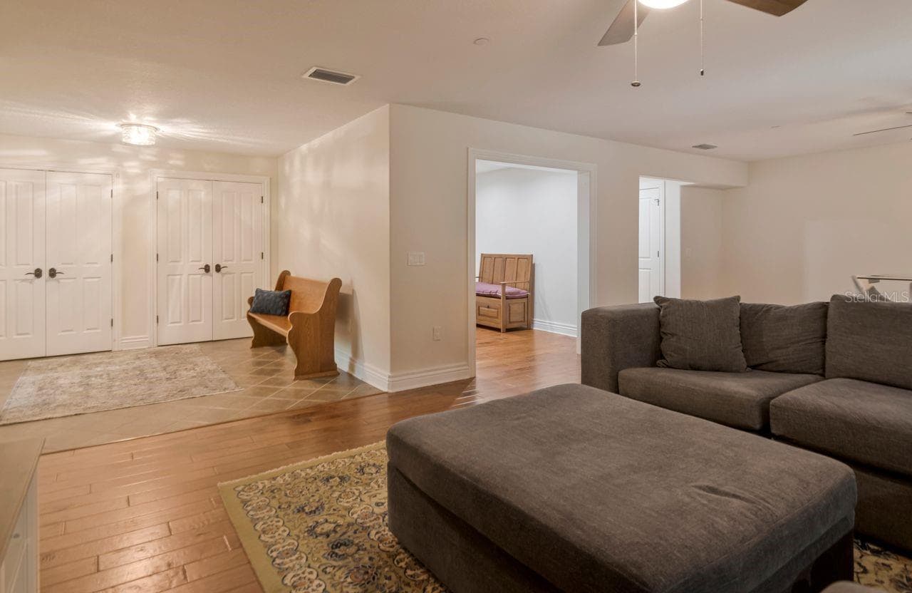 In law suite. Downstairs. - 109 OLD OAK LN, PALM HARBOR