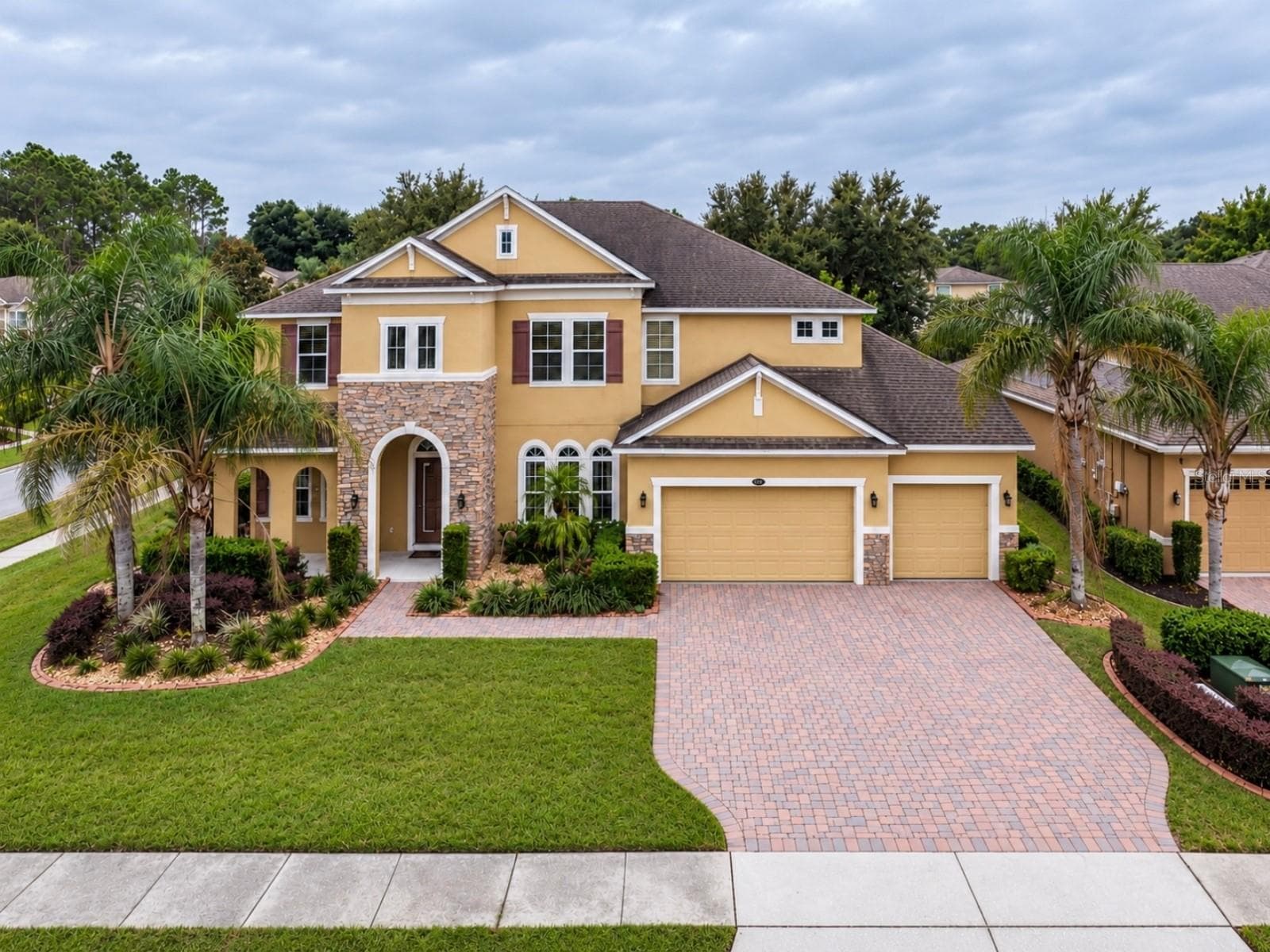 1125 HARMONY LN