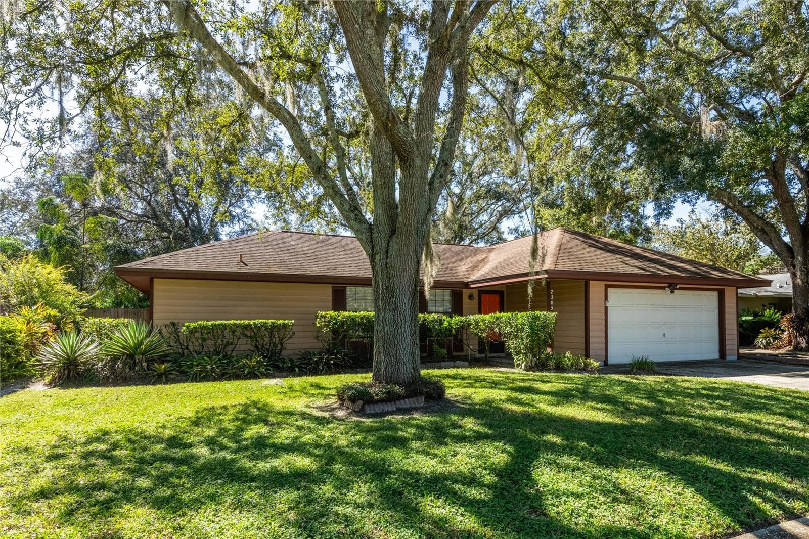 Single Family Residence at 2305 FORREST CREST CIR, LUTZ, photo 2 of 36