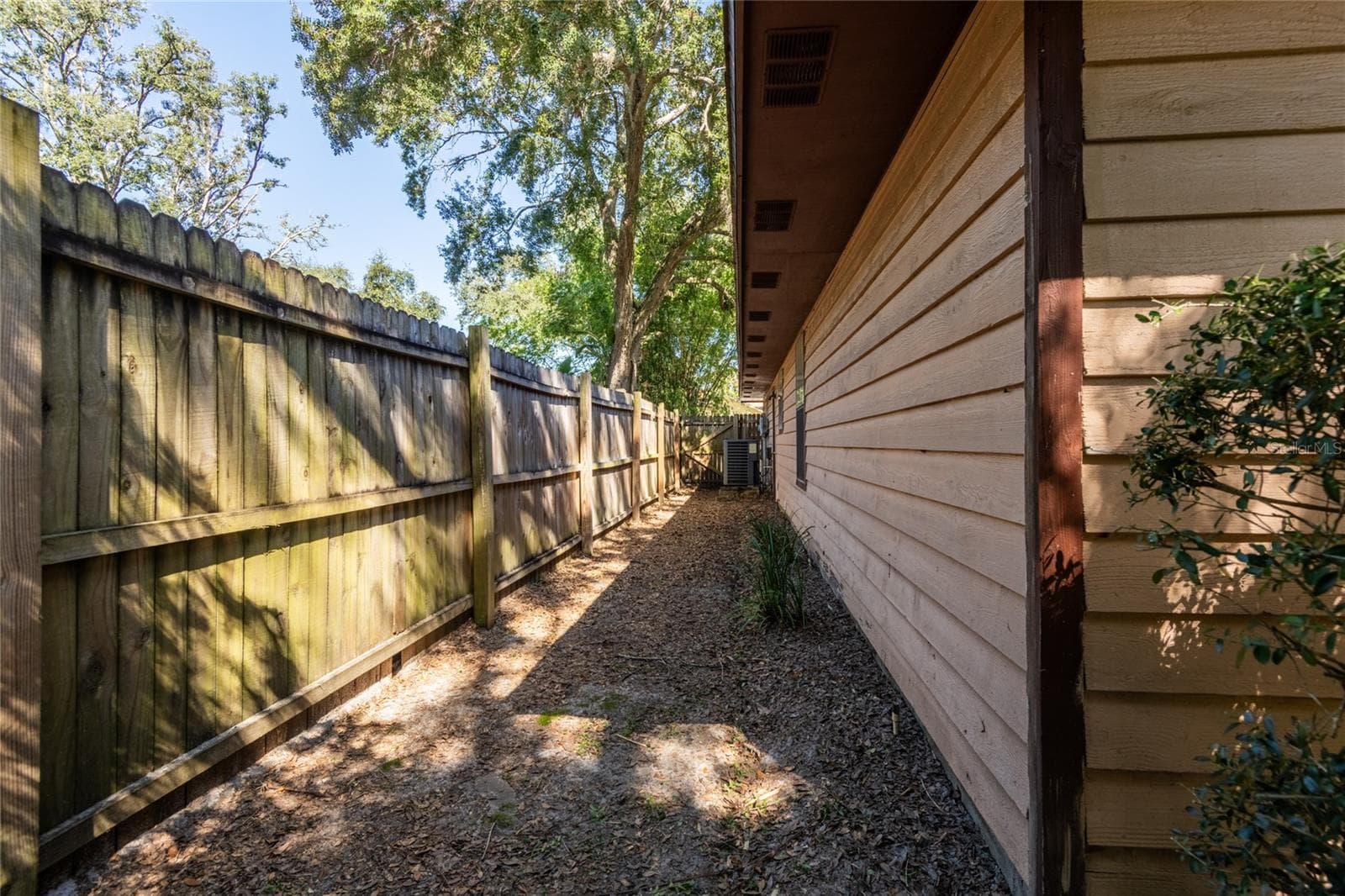 Single Family Residence at 2305 FORREST CREST CIR, LUTZ, photo 7 of 36