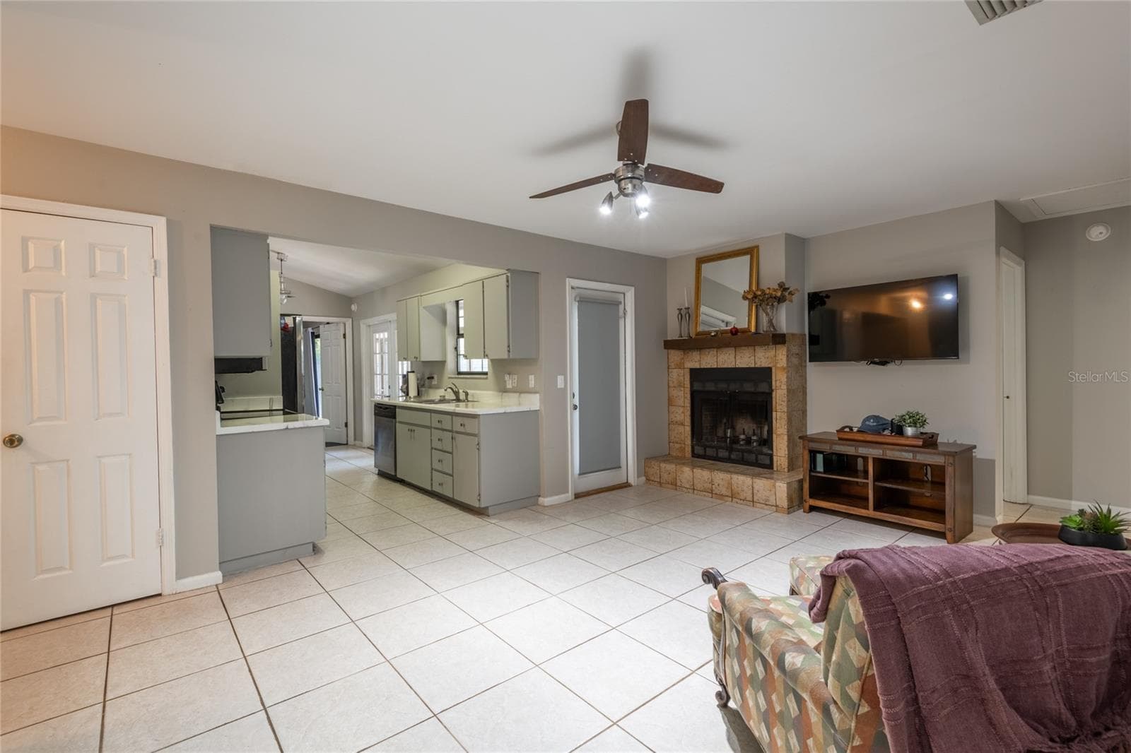 Single Family Residence at 2305 FORREST CREST CIR, LUTZ, photo 11 of 36