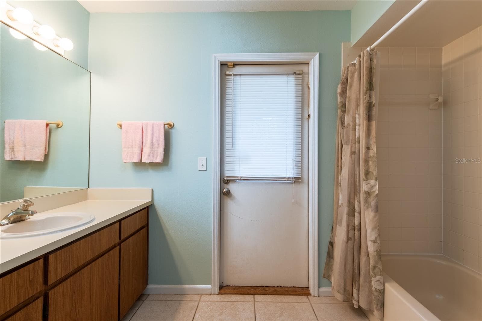 Single Family Residence at 2305 FORREST CREST CIR, LUTZ, photo 16 of 36