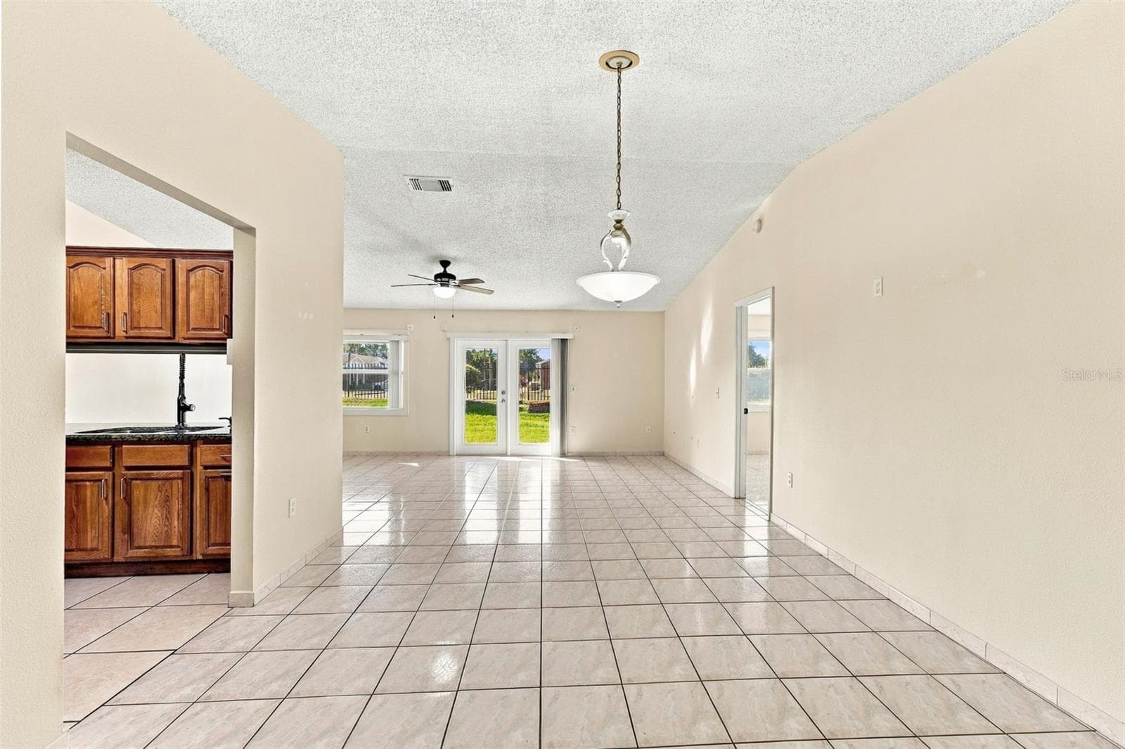 Townhouse at 5800 SAGUNTO ST, ORLANDO, photo 8 of 37