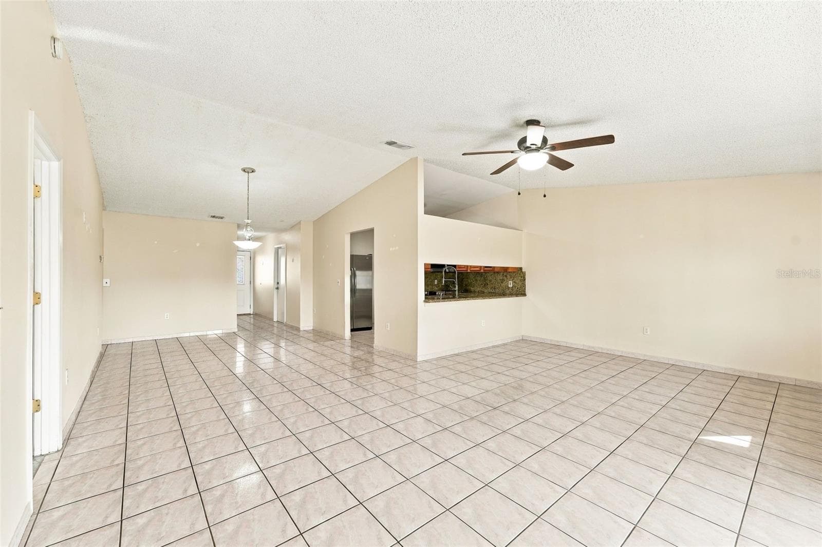 Townhouse at 5800 SAGUNTO ST, ORLANDO, photo 11 of 37