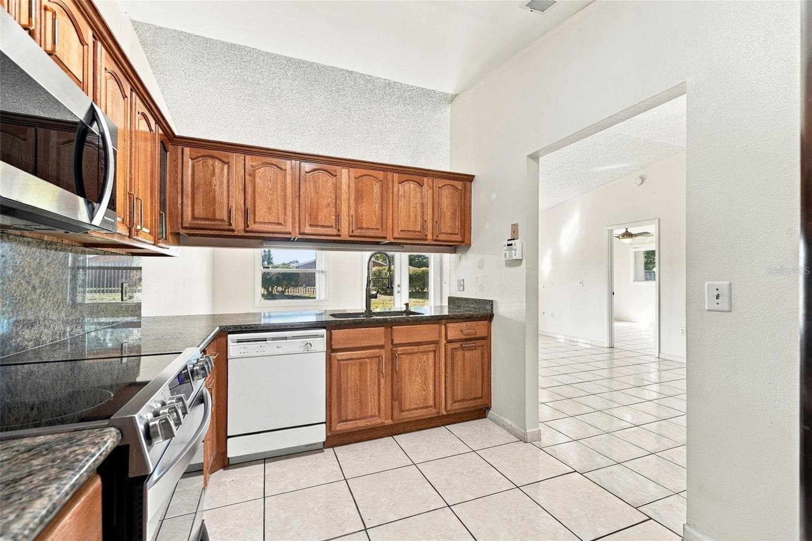Townhouse at 5800 SAGUNTO ST, ORLANDO, photo 19 of 37