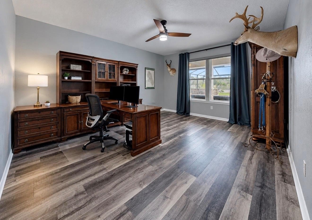 OVERSIZE 1ST FLOOR OFFICE/STUDY/DEN OR 7TH BEDROOM - 10411 CARDERA DR, RIVERVIEW