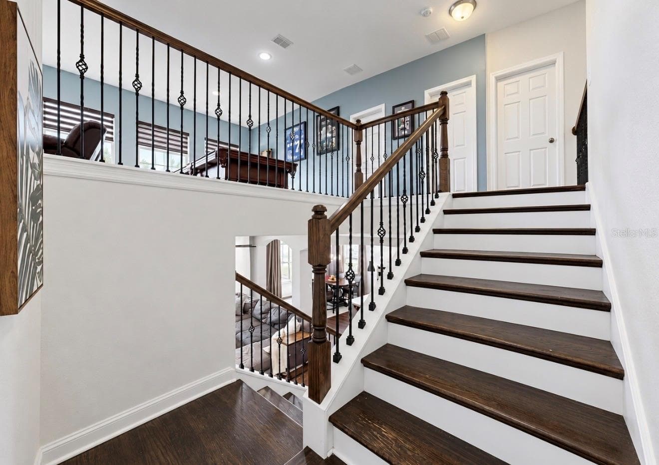 WOOD SWITCHBACK STAIR CASE CUSTOM SPINDLES - 10411 CARDERA DR, RIVERVIEW
