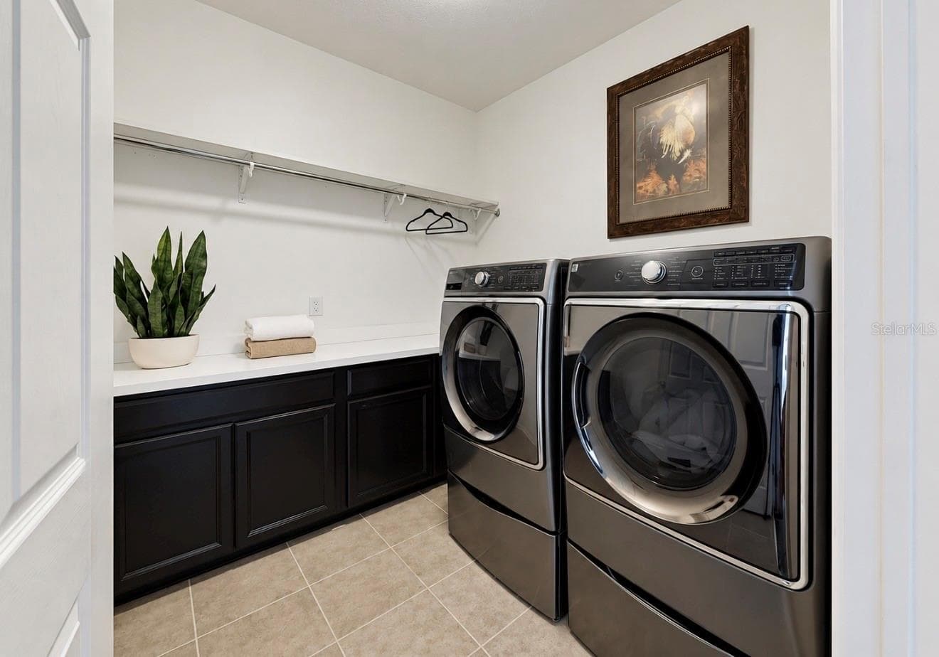 UPSTAIRS LAUNDRY ROOM-WITH BUILT IN STORAGE - 10411 CARDERA DR, RIVERVIEW