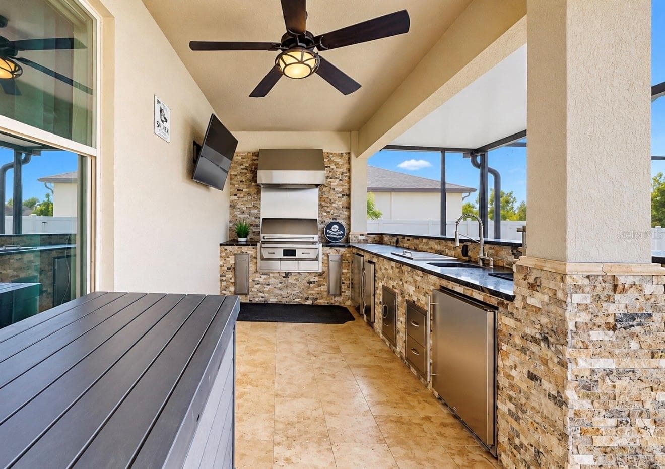 KITCHEN WITH KEG - 10411 CARDERA DR, RIVERVIEW