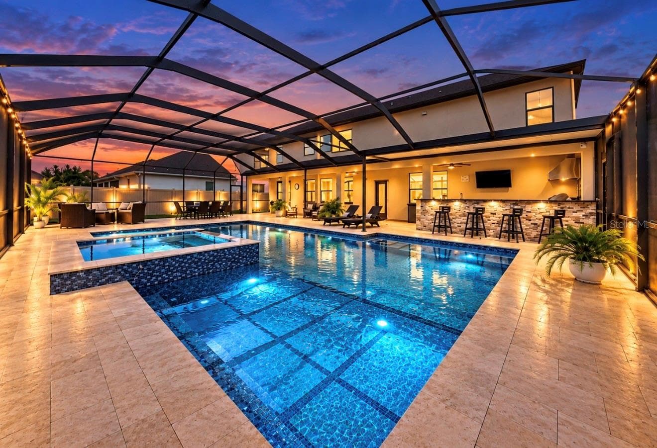 10 PERSON HOT TUB - 10411 CARDERA DR, RIVERVIEW
